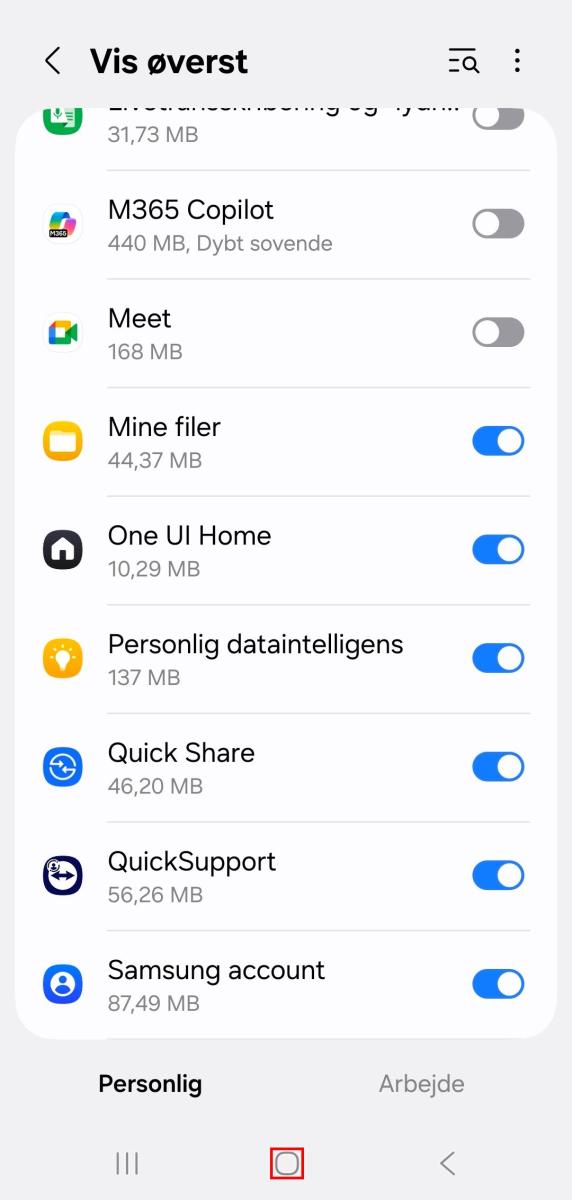 Android-indstillinger for "Vis øverst". Tilladelsen for QuickSupport er nu slået til. Nederst er telefonens hjemknap markeret.