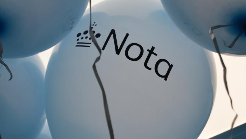 billede af blå ballon med teksten Nota