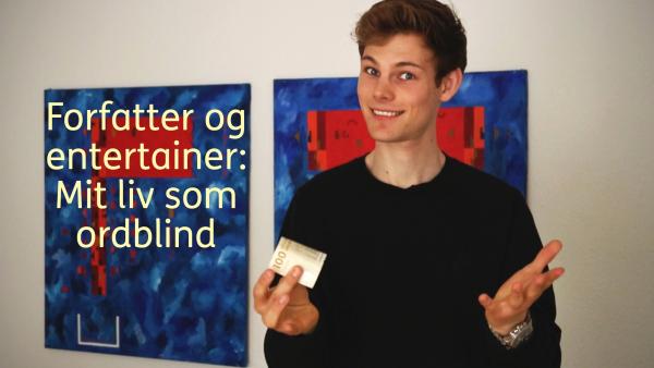 Mikkel Rugholm. Tekst på billede: "Forfatter og entertainer: Mit liv som ordblind".